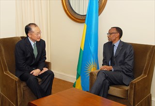 Reportage: Dr. Jim Yong Kim, U.S. Nominee for the World Bank Presidency on "global listening tour" - meeting with Rwandan President Paul Kagame 3/27/2012