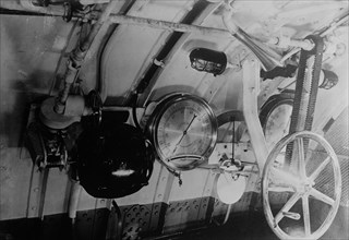 U.S. Submarine diving wheel & depth gauges ca. 1910-1915