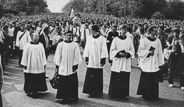 Funeral procession of Grzegorz Przemyk on the way from Saint Stanislaus Kostka Church to Powazki Cemetery in Warsaw ca. 1985
