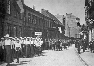 Podwale Street in Warsaw, preparing for the May 3 anniversary rally ca. 1916