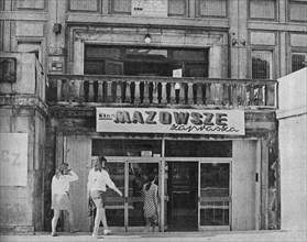 Entrance to the "Mazowsze" cinema at ul. Marcin Kasprzak 23 in Warsaw ca. 1971