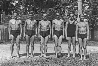 Physical Education Center in Lobzów. Skiers at the training camp in Krakow. Polish representatives in skiing during training at the pool of the Physical Education Center in Lobzów  ca. 1935