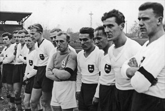 Football players of the Polish Sport Club Sila Trzyniec during the match against Chorzów in Katowice ca. 1938