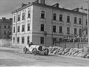 International Circular Car Race in Lviv - participant of the race Henryk Liefeldt in a car on the route; June 1932