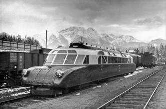 The Fablok Luxtorpeda train (115 km/h) at Zakopane station in Poland ca. 1936-1938