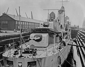 The ORP "Blyskawica" destroyer in the finishing dock in Southampton ca. 1937
