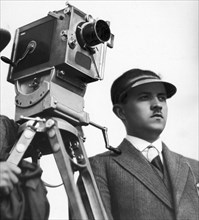 Henryk Szaro, theater and film director. Situational photography (during work). Film camera visible from the side ca. 1931