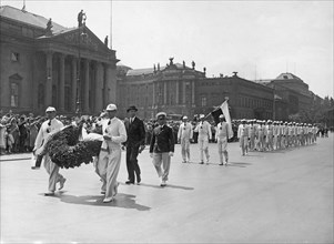 1935 European Rowing Championships in Berlin. Procession to lay a wreath to Tomb of the Unknown Soldier
