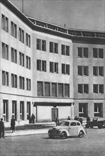 The building of the former Universal Mutual Insurance Company at ul. Kopernika 36/40 in Warsaw ca. late 1940s