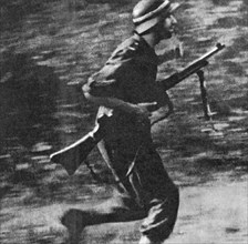 A Polish partisan of the Baszta battalion on the move ca. 1944