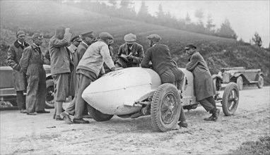 Qualifying for the Polish Championship car race in Krzyzowa; June 1929 Engineer Henryk Liefeldt at his Daimler car at the start of the race
