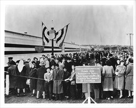 Photograph of Visitors Waiting to See the Freedom Train in San Francisco, California.