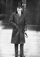 Count von Moltke, standing on steps, with umbrella