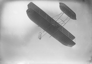 Orville Wright flying [airplane 9 11 1908]
