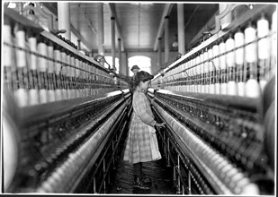 Spinner in Lancaster Cotton Mills. Lancaster, S.C, December 1908