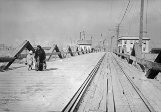 Date: 1910-1915 - Bridge - El Paso to Juarez