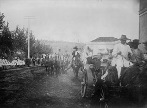 Roosevelt in Piraju, Minas, Brazil, arriving at Dr. Leonel's ca. 1913