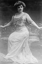 Date: 1910-1915 - Madame Pezet