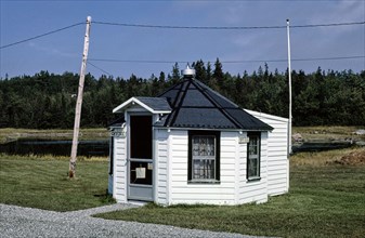 1980s United States -  Cozy Northern Lights Motor Court office Route 3 Bar Harbor Maine ca. 1984