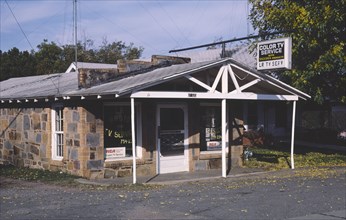 1980s America -  LR TV Service, Route 64, Clarksville, Arkansas 1987