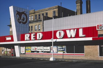 1980s America -  Red Owl Super Market, Minneapolis, Minnesota 1981