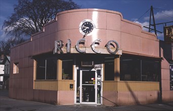 1980s America -  Ricco's Liquor Store, Yorkville, New York 1987