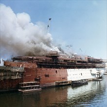 The fire of Achille Lauro during its rebuilding at the Cantieri Navali Riuniti of Palermo in 1965