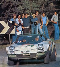 Björn Waldegård and co-driver Hans Thorszelius in countersteer on a Lancia Stratos HF (Group 4) sponsored Alitalia at the 1975 Rallye Sanremo ca. October 1975