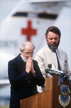 1986 - The Reverend Lawrence Jenco pauses in his address to reporters and well-wishers to offer a prayer prior to his departure to Rome, Italy.