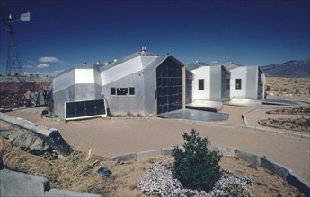Modular solar-heated house built near Corrales, New Mexico... 04 1974
