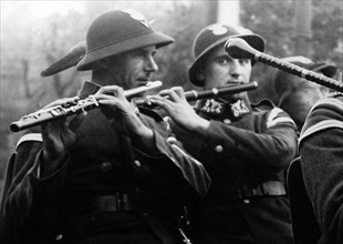 Visit of the 5th Podhale Rifle Regiment in Krakow - flutists in the regiment orchestra; ca. October 1935