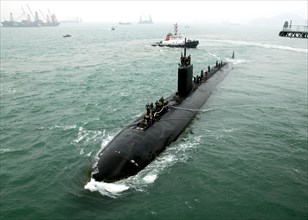 (May 15, 2011) The Los Angeles-class fast attack submarine USS Hampton (SSN 767) prepares to moor alongside the submarine tender USS Frank Cable (AS 40).