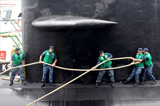 (Sept. 8, 2011) Sailors secure the Los Angeles-class attack submarine USS Dallas (SSN 700) in Diego Garcia. (U.S. Navy photo by Mass Communication Specialist 2nd Class Chris Williamson/Released)
