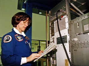 STS-89 Mission Specialist Bonnie Dunbar, Ph.D., participates in the Crew Equipment Interface Test (CEIT) in front of the Real-time Radiation Monitoring Device (RRMD) at the SPACEHAB Payload Processing...