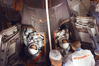 (21 Aug. 1965) --- Astronauts L. Gordon Cooper Jr. (left) and Charles Conrad Jr. are seen in the Gemini-5 spacecraft in the white room at Pad 19 just after insertion