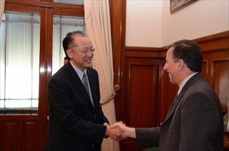 Reportage: Dr. Jim Yong Kim, U.S. Nominee for the World Bank Presidency on "global listening tour" - Meeting with Mexican Finance Secretary Jose Antonio Meade  4/10/2012