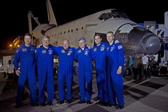 1992 - Endeavour STS-134 Lands