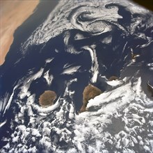 1991 - Canary Island Group and von Karman Cloud Vortices