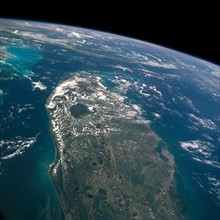 (5-14 June 1991) --- This oblique scene from the Earth-orbiting Space Shuttle Columbia shows southern Florida.
