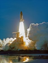 STS-48 Discovery, Orbiter Vehicle (OV) 103, lifts off from KSC LC Pad 39A