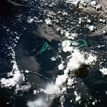1992 - Collapsed Thunderstorm, Southwest Pacific Ocean from space