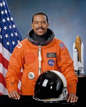 Official portrait of 1990 astronaut candidate Bernard A. Harris, Jr.