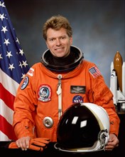 Official portrait of STS-45 Payload Specialist Byron K. Lichtenberg
