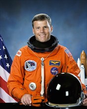 1992 - Official portrait of astronaut Stephen Oswald