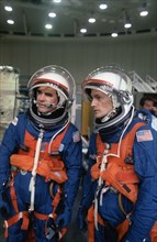 STS-52 MS Veach and Payload Specialist MacLean during JSC bailout exercises