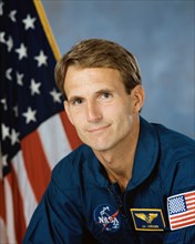 1992 - Official portrait of Astronaut Jerry Linenger