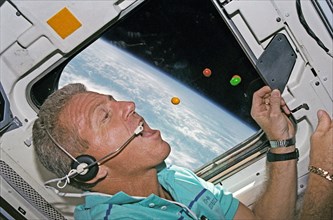 1992 - STS-46 Commander Shriver eats candy (M&Ms) on OV-104's aft flight deck