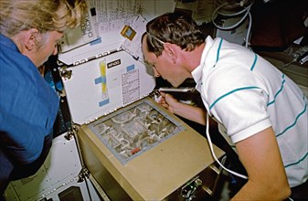1992 - STS-47 MS Jan Davis and Pilot Curtis Brown monitor ISAIAH on OV-105's middeck