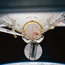 STS-32 SYNCOM IV-5 is deployed from Columbia's, OV-102's, payload bay