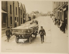 Coffins of Lusitania sinking victims carried through street